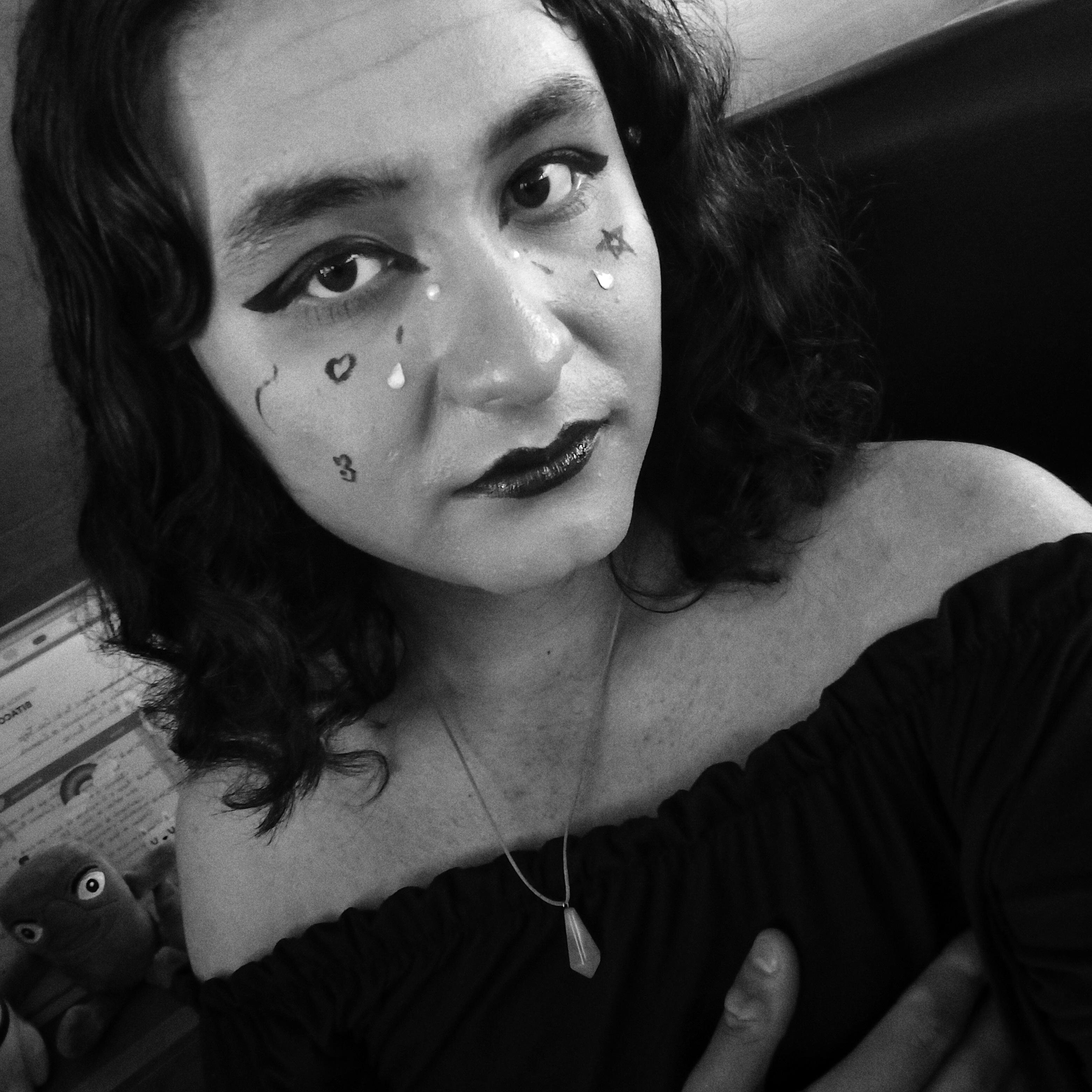 Mi selfie con filtro en blanco y negro.